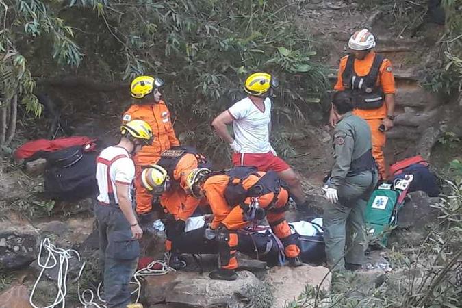 Trabalho de salvamento durou cerca mais de três horas(foto: CBMDF/Divulgação) Trabalho de salvamento durou cerca mais de três horas(foto: CBMDF/Divulgação)