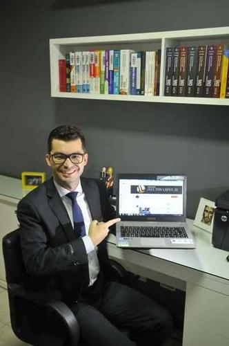 Jaylton Lopes, 34 anos, juiz substituto do Tribunal de Justiça do DF, professor de direito processual civil, autor do livro Sentença Cível Descomplicada(foto: Minervino Junior/CB/D.A Press) Jaylton Lopes, 34 anos, juiz substituto do Tribunal de Justiça do DF, professor de direito processual civil, autor do livro Sentença Cível Descomplicada(foto: Minervino Junior/CB/D.A Press)