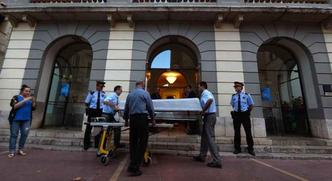 Examinadores forenses chegam para a exumação dos restos de Salvador Dali no Teatro-Museu Dali, em Figueras, na Espanha(foto: Lluis Gene /AFP - 20/7/2017) Examinadores forenses chegam para a exumação dos restos de Salvador Dali no Teatro-Museu Dali, em Figueras, na Espanha(foto: Lluis Gene /AFP - 20/7/2017)