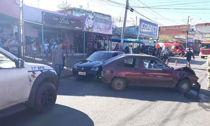 Com a batida, uma criança que estava no carro atingido pelo do suspeito ficou ferida(foto: PMDF/Divulgação) Com a batida, uma criança que estava no carro atingido pelo do suspeito ficou ferida(foto: PMDF/Divulgação)