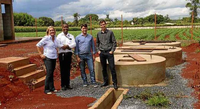 O Colégio La Salle, em Águas Claras, investe em sistemas que aproveitam a água da chuva para o reúso em hortas, jardins e lago dos peixes(foto: Ana Rayssa/Esp. CB/D.A Press) O Colégio La Salle, em Águas Claras, investe em sistemas que aproveitam a água da chuva para o reúso em hortas, jardins e lago dos peixes(foto: Ana Rayssa/Esp. CB/D.A Press)