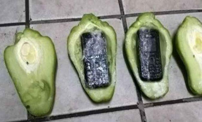 Dupla é presa tentando entrar na cadeia com celulares escondidos em chuchus(foto: Reprodução/ WhatsApp ) Dupla é presa tentando entrar na cadeia com celulares escondidos em chuchus(foto: Reprodução/ WhatsApp )