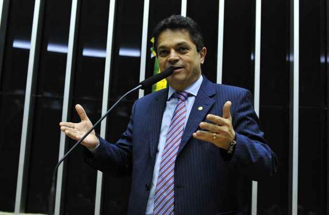 João Rodrigues foi condenado a cinco anos e três meses de reclusão, em regime inicial semiaberto, pelos crimes de dispensa irregular de licitação e fraude a licitação(foto: Zeca Ribeiro/Câmara dos Deputados) João Rodrigues foi condenado a cinco anos e três meses de reclusão, em regime inicial semiaberto, pelos crimes de dispensa irregular de licitação e fraude a licitação(foto: Zeca Ribeiro/Câmara dos Deputados)