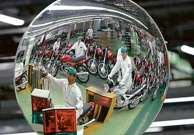 Na Zona Franca de Manaus, existem hoje 5 mil vagas de emprego abertas, segundo o sindicato dos metalúrgicos(foto: Antonio Milena/ABR) Na Zona Franca de Manaus, existem hoje 5 mil vagas de emprego abertas, segundo o sindicato dos metalúrgicos(foto: Antonio Milena/ABR)