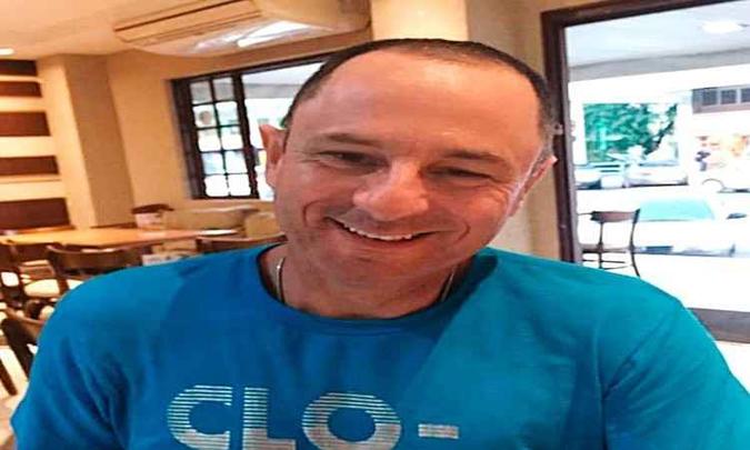 Robert foi o primeiro colaborador e garçom do El Paso Texas. Além do funcionário mais antigo, colecionou amigos e era tratado com muito carinho pelos colegas e clientes(foto: Reprodução/Facebook) Robert foi o primeiro colaborador e garçom do El Paso Texas. Além do funcionário mais antigo, colecionou amigos e era tratado com muito carinho pelos colegas e clientes(foto: Reprodução/Facebook)