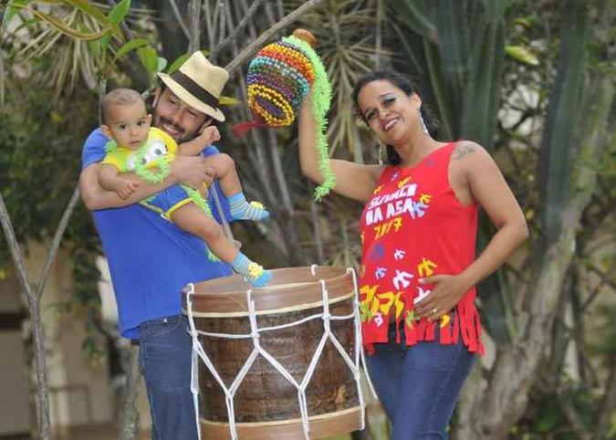 Casal que se conheceu no Suvaco da Asa e teve filho. Èrico Grassi e Daniele Duarte com o filho David Duarte Grassi (foto: Minervino Junior/CB/D.A Press ) Casal que se conheceu no Suvaco da Asa e teve filho. Èrico Grassi e Daniele Duarte com o filho David Duarte Grassi (foto: Minervino Junior/CB/D.A Press )