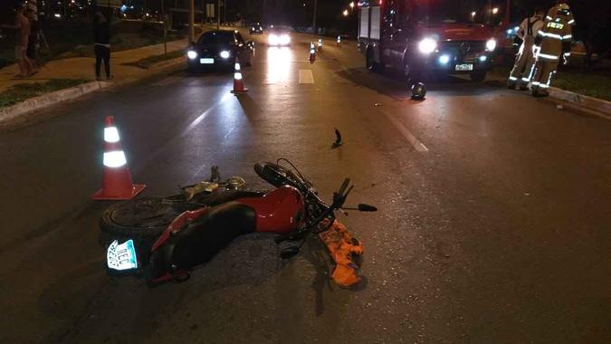 A vítima, uma jovem de 21 anos, sofreu um trauma encefálico (TCE) e não resistiu aos ferimentos(foto: Divulgação/CBMDF) A vítima, uma jovem de 21 anos, sofreu um trauma encefálico (TCE) e não resistiu aos ferimentos(foto: Divulgação/CBMDF)