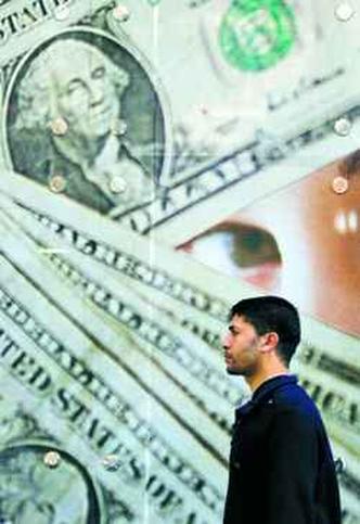 Expectativas ajudaram o dólar a cair 0,95% e a recuar para R$ 2,327(foto: Amr Abdallah Dalsh/Reuters - 10/3/14) Expectativas ajudaram o dólar a cair 0,95% e a recuar para R$ 2,327(foto: Amr Abdallah Dalsh/Reuters - 10/3/14)