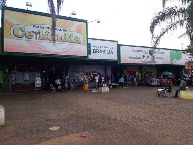 O wi-fi gratuito e o posto do Na Hora devem trazer mais movimentação para a Feira de Ceilândia(foto: Juliana Andrade/CB/D.A Press) O wi-fi gratuito e o posto do Na Hora devem trazer mais movimentação para a Feira de Ceilândia(foto: Juliana Andrade/CB/D.A Press)