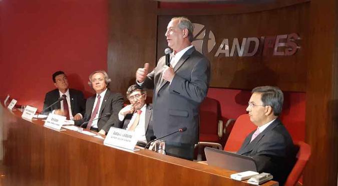 O pedetista esteve em Brasília, em encontro na Andifes, e bateu pesado em Bolsonaro: 'É um projetinho de Hitler tropical' (foto: Andifes/divulgação ) O pedetista esteve em Brasília, em encontro na Andifes, e bateu pesado em Bolsonaro: 'É um projetinho de Hitler tropical' (foto: Andifes/divulgação )
