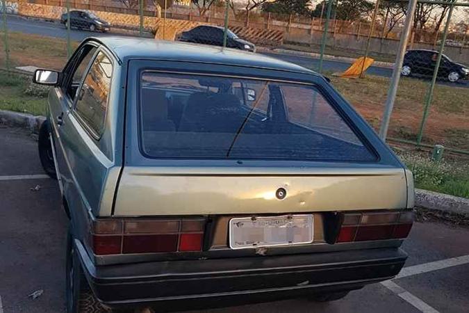 Carro onde estavam os suspeitos era roubado e tinha a placa clonada(foto: PMDF/Divulgação) Carro onde estavam os suspeitos era roubado e tinha a placa clonada(foto: PMDF/Divulgação)