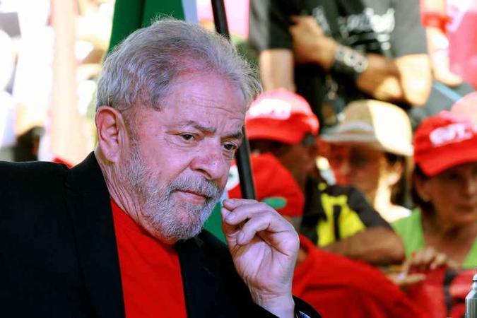 Em busca de apoio a Lula, a resolução é uma reação à aproximação do PSB e do PCdoB a Ciro Gomes(foto: Itamar Aguiar/AFP) Em busca de apoio a Lula, a resolução é uma reação à aproximação do PSB e do PCdoB a Ciro Gomes(foto: Itamar Aguiar/AFP)
