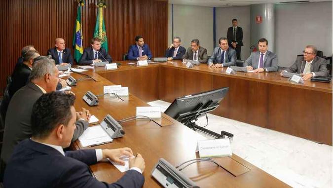 Jair Bolsonaro se reúne com bancada de Roraima: no retorno do feriado, conversa pode voltar a ser com o coordenador da bancada do Nordeste(foto: Isac Nóbrega/PR) Jair Bolsonaro se reúne com bancada de Roraima: no retorno do feriado, conversa pode voltar a ser com o coordenador da bancada do Nordeste(foto: Isac Nóbrega/PR)