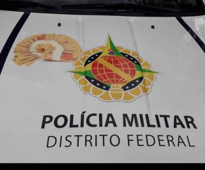 Dinheiro falsificado seria colocado em circulação durante o carnaval(foto: Divulgação PMDF) Dinheiro falsificado seria colocado em circulação durante o carnaval(foto: Divulgação PMDF)