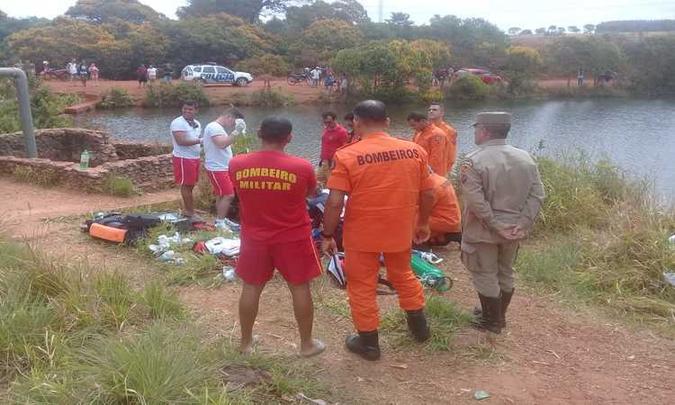 Assim que foi socorrida pelos bombeiros, a vítima teve uma parada cardiorrespiratória (PCR)(foto: Divulgação/CBMGO) Assim que foi socorrida pelos bombeiros, a vítima teve uma parada cardiorrespiratória (PCR)(foto: Divulgação/CBMGO)