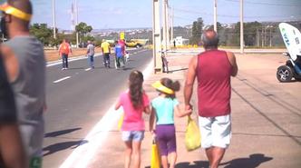 Os moradores se distraíram, pela primeira vez, no Domingo da Gente(foto: Luis Debiasi/ Divulgação) Os moradores se distraíram, pela primeira vez, no Domingo da Gente(foto: Luis Debiasi/ Divulgação)