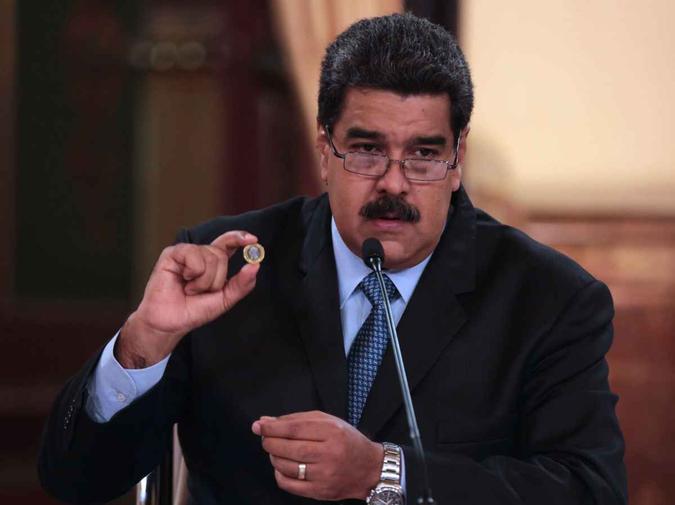 O país cortar cinco zeros das cédulas e mudou o nome da moeda nacional para bolívares soberanos(foto: Zurimar Campos/ Venezuelan Presidency / AFP) O país cortar cinco zeros das cédulas e mudou o nome da moeda nacional para bolívares soberanos(foto: Zurimar Campos/ Venezuelan Presidency / AFP)