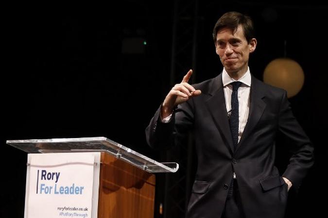 Rory Stewart, um dos candidatos ao cargo de Theresa May(foto: Tolga Akmen/AFP) Rory Stewart, um dos candidatos ao cargo de Theresa May(foto: Tolga Akmen/AFP)
