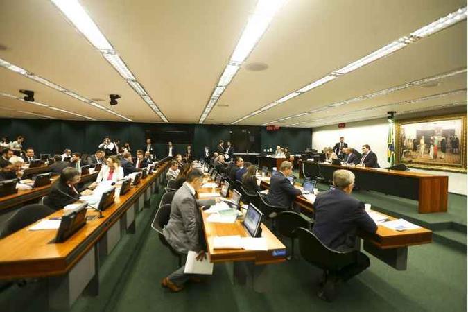 Plenário do colegiado: amanhã, o único entrave esperado para que a reforma previdenciária siga adiante é a obstrução dos parlamentares de oposição(foto: Marcelo Camargo/Agência Brasil) Plenário do colegiado: amanhã, o único entrave esperado para que a reforma previdenciária siga adiante é a obstrução dos parlamentares de oposição(foto: Marcelo Camargo/Agência Brasil)