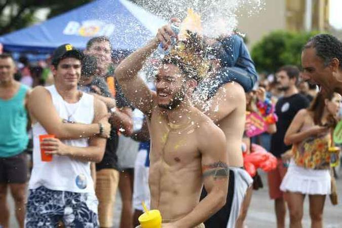 O publicitário Pedro Lima vai passar o carnaval em Salvador e está aproveitando a prévia da festa em Brasília(foto: Luis Nova/ Esp.CB) O publicitário Pedro Lima vai passar o carnaval em Salvador e está aproveitando a prévia da festa em Brasília(foto: Luis Nova/ Esp.CB)