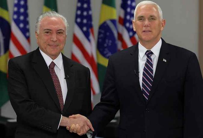 Michel Temer e o vice-presidente dos Estados Unidos Mike Pence em reunião nesta terça-feira (26/6)(foto: Sergio Lima/ AFP) Michel Temer e o vice-presidente dos Estados Unidos Mike Pence em reunião nesta terça-feira (26/6)(foto: Sergio Lima/ AFP)