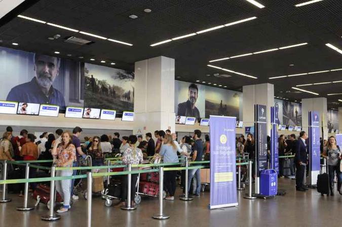 Segundo a empresa, mau tempo em São Paulo prejudicou toda a malha aérea no país. Ao menos 47 voos foram cancelados neste sábado(foto: Ed Alves/CB/D.A Press) Segundo a empresa, mau tempo em São Paulo prejudicou toda a malha aérea no país. Ao menos 47 voos foram cancelados neste sábado(foto: Ed Alves/CB/D.A Press)