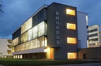Prédio da Bauhaus, em Dessau, na Alemanha: projetado por Walter Gropius, hoje sedia a Fundação Bauhaus.(foto: DZT (Centro de Turismo Alemão)/ Divulgação) Prédio da Bauhaus, em Dessau, na Alemanha: projetado por Walter Gropius, hoje sedia a Fundação Bauhaus.(foto: DZT (Centro de Turismo Alemão)/ Divulgação)