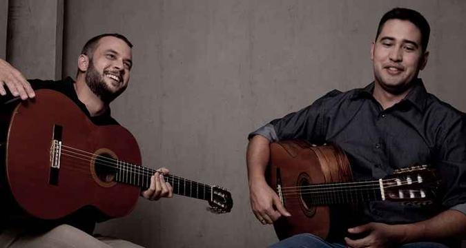 O duo João Ferreira e Vinicius Vianna se apresenta hoje no Espaço Cultural do Choro(foto: Pedro Matallo/Divulgação) O duo João Ferreira e Vinicius Vianna se apresenta hoje no Espaço Cultural do Choro(foto: Pedro Matallo/Divulgação)