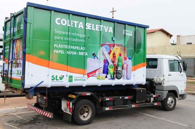 Catadores vão fazer a coleta em 10 regiões. No restante, uma empresa terceirizada é responsável pelo serviço(foto: Denio Simões/Agência Brasília) Catadores vão fazer a coleta em 10 regiões. No restante, uma empresa terceirizada é responsável pelo serviço(foto: Denio Simões/Agência Brasília)