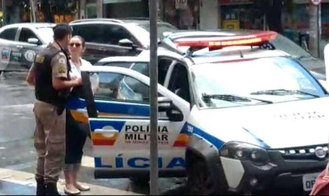 A mulher foi presa no Bairro Santo Agostinho, na Região Centro-Sul de BH (foto: Reprodução/Redes Sociais) A mulher foi presa no Bairro Santo Agostinho, na Região Centro-Sul de BH (foto: Reprodução/Redes Sociais)