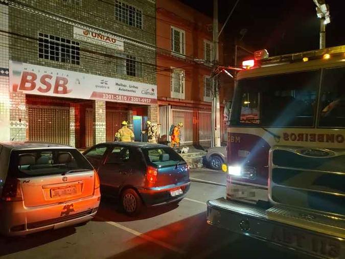 O incêndio começou no apartamento onde o animal de estimação estava(foto: Divulgação/Corpo de Bombeiros) O incêndio começou no apartamento onde o animal de estimação estava(foto: Divulgação/Corpo de Bombeiros)