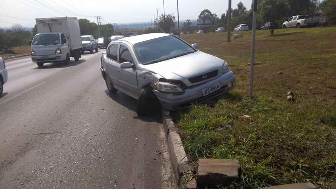 Suspeito de participação no crime estava dirigindo um Chevrolet/Astra quando a PM o encontrou e ele tentou fugir(foto: Divulgação/PMDF) Suspeito de participação no crime estava dirigindo um Chevrolet/Astra quando a PM o encontrou e ele tentou fugir(foto: Divulgação/PMDF)