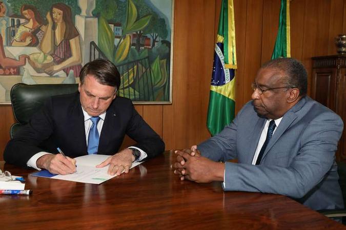 Nomeado na última quinta-feira (25), no dia seguinte, sexta (26), o novo ministro retirou o título de doutor de seu currículo Lattes(foto: Marcos Corrêa/PR) Nomeado na última quinta-feira (25), no dia seguinte, sexta (26), o novo ministro retirou o título de doutor de seu currículo Lattes(foto: Marcos Corrêa/PR)