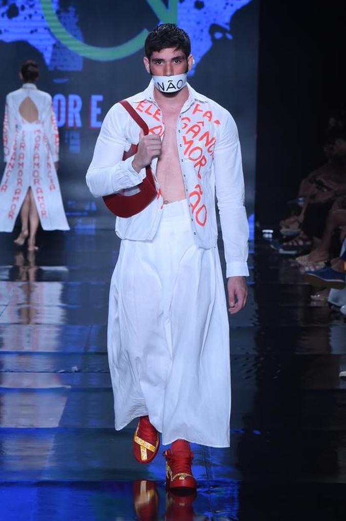 Coleção de Desfile do estilista Caio Nascimento no DFB 2019ROBERTA BRAGA e CHICO GOMES Coleção de Desfile do estilista Caio Nascimento no DFB 2019ROBERTA BRAGA e CHICO GOMES