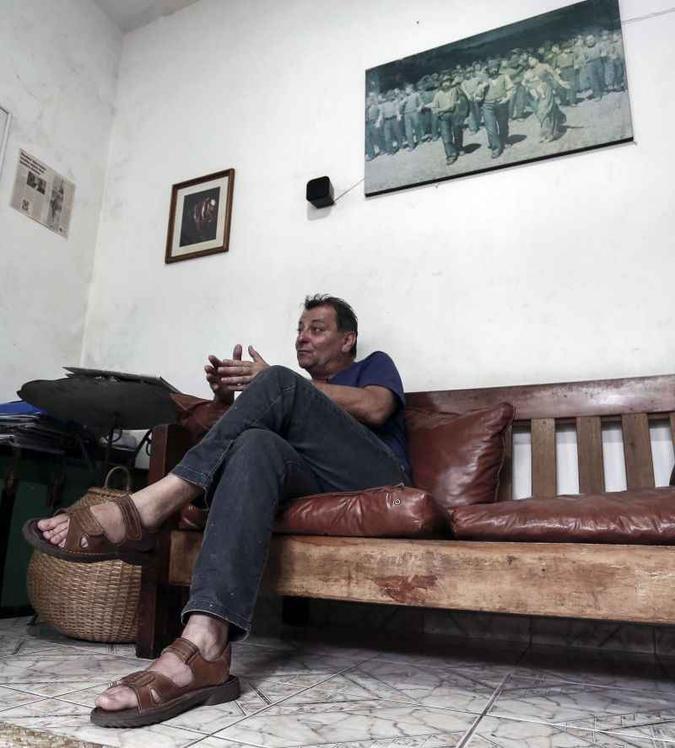 Battisti na casa em Cananeia, no litoral sul de São Paulo(foto: Miguel Schincariol/AFP) Battisti na casa em Cananeia, no litoral sul de São Paulo(foto: Miguel Schincariol/AFP)