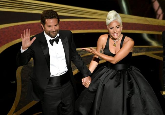 Bradley Cooper e Lady Gaga em apresentação na cerimônia do Oscar(foto: Kevin Winter/Getty Images/AFP) Bradley Cooper e Lady Gaga em apresentação na cerimônia do Oscar(foto: Kevin Winter/Getty Images/AFP)