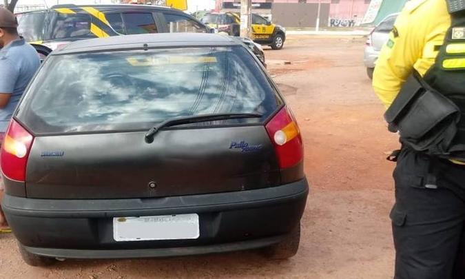 O veículo foi recolhido ao depósito de Detran e o motorista recebeu mais um a notificação pos dirigir sem o licenciamento(foto: Detran/Divulgação) O veículo foi recolhido ao depósito de Detran e o motorista recebeu mais um a notificação pos dirigir sem o licenciamento(foto: Detran/Divulgação)