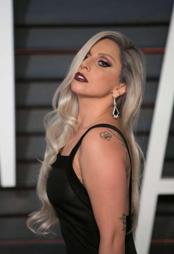 A cantora Lady Gaga postou foto apontando uma seringa para a boca(foto: ADRIAN SANCHEZ-GONZALEZ) A cantora Lady Gaga postou foto apontando uma seringa para a boca(foto: ADRIAN SANCHEZ-GONZALEZ)
