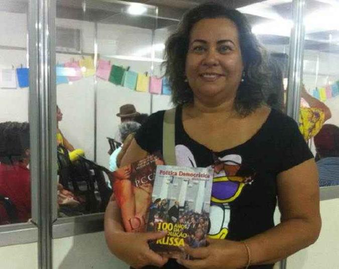 Cátia Cristóvão esteve entre os 200 mil leitores estimados pela organização do evento (foto: Ricardo Daehn/ D.A. News, Correio Braziliense ) Cátia Cristóvão esteve entre os 200 mil leitores estimados pela organização do evento (foto: Ricardo Daehn/ D.A. News, Correio Braziliense )