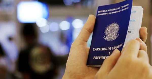 Mais de 1,144 milhão de pessoas perderam emprego com carteira assinada