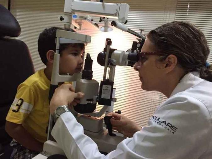 Lucas depende dos óculos desde os 6 anos de idade: vidrado em tablet e smartphone (foto: Clínica Oculare/Divulgação) Lucas depende dos óculos desde os 6 anos de idade: vidrado em tablet e smartphone (foto: Clínica Oculare/Divulgação)