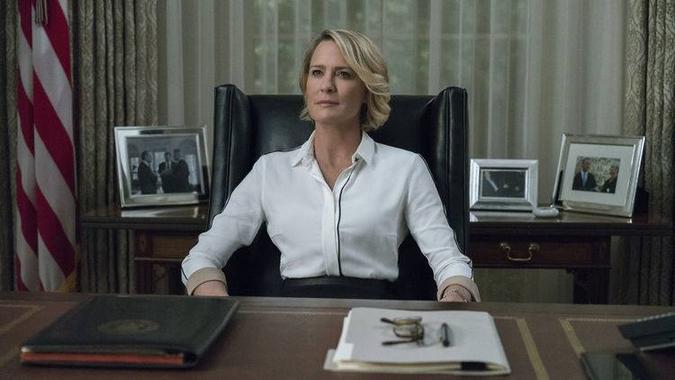 Claire Underwood no salão oval de 'House of cards'(foto: Netflix/Reprodução) Claire Underwood no salão oval de 'House of cards'(foto: Netflix/Reprodução)