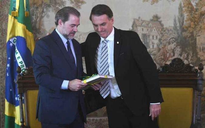 O presidente eleito Jair Bolsonaro (PSL) se encontra com o ministro e presidente do STF, Dias Toffoli no Supremo Tribunal Federal(foto: Ed Alves/CB/D.A Press) O presidente eleito Jair Bolsonaro (PSL) se encontra com o ministro e presidente do STF, Dias Toffoli no Supremo Tribunal Federal(foto: Ed Alves/CB/D.A Press)