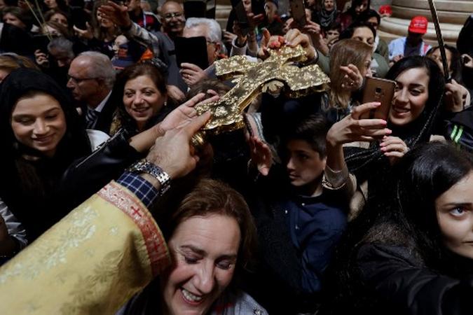 Peregrinos durante a procissão do Domingo de Ramos na Igreja do Santo Sepulcro na Cidade Velha de Jerusalém.(foto: Gali Tibbon/AFP) Peregrinos durante a procissão do Domingo de Ramos na Igreja do Santo Sepulcro na Cidade Velha de Jerusalém.(foto: Gali Tibbon/AFP)