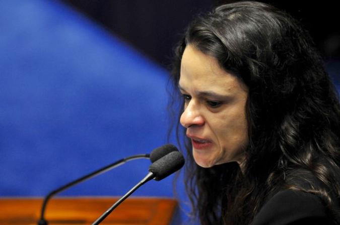 Janaína Paschoal criticou o PRP por negar apoio ao candidato à presidência Jair Bolsonaro(foto: Minervino Junior/CB/D.A Press) Janaína Paschoal criticou o PRP por negar apoio ao candidato à presidência Jair Bolsonaro(foto: Minervino Junior/CB/D.A Press)