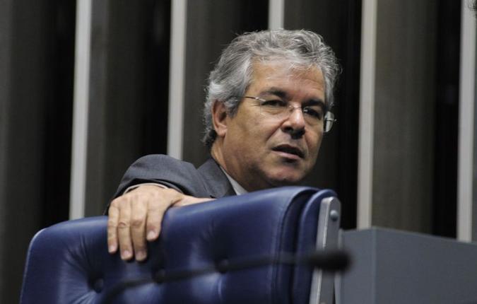O petista Jorge Viana dificilmente conseguirá a reeleição ao Senado pelo estado: terceiro colocado(foto: Geraldo Magela/Agência Senado ) O petista Jorge Viana dificilmente conseguirá a reeleição ao Senado pelo estado: terceiro colocado(foto: Geraldo Magela/Agência Senado )