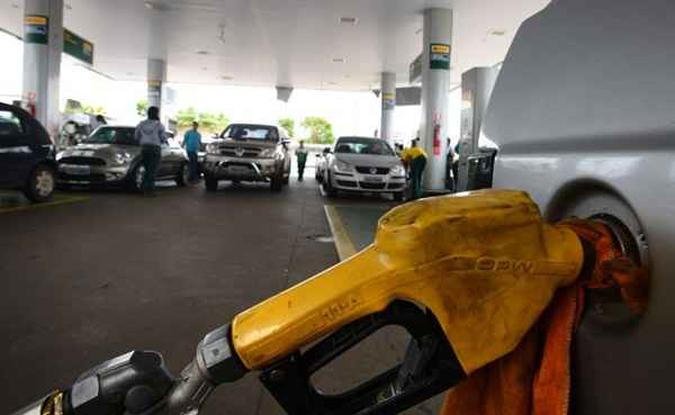 Comercialização da gasolina tipo C (a gasolina comum) chegou a 41,3 bilhões de litros(foto: Ed Alves/CB/D.A Press) Comercialização da gasolina tipo C (a gasolina comum) chegou a 41,3 bilhões de litros(foto: Ed Alves/CB/D.A Press)