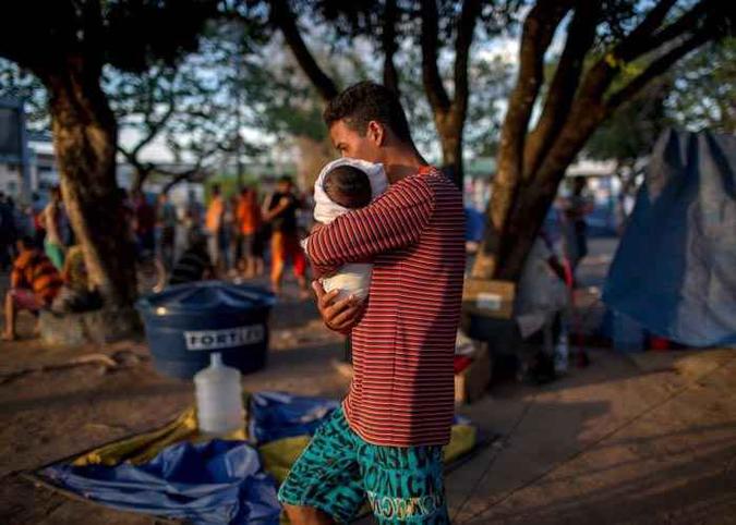 Migrantes venezuelanos em Roraima (foto: AFP / MAURO PIMENTEL ) Migrantes venezuelanos em Roraima (foto: AFP / MAURO PIMENTEL )
