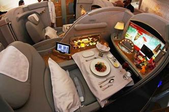 Na primeira classe da Emirates Airlines, o conforto é digno de reis(foto: Shahram Sharifi/Wikimedia Commons) Na primeira classe da Emirates Airlines, o conforto é digno de reis(foto: Shahram Sharifi/Wikimedia Commons)