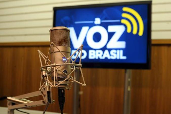 O projeto de lei que flexibiliza o horário de transmissão de A Voz do Brasil tramitou no Congresso durante cinco anos(foto: Marcello Casal Jr/Agência Brasil ) O projeto de lei que flexibiliza o horário de transmissão de A Voz do Brasil tramitou no Congresso durante cinco anos(foto: Marcello Casal Jr/Agência Brasil )